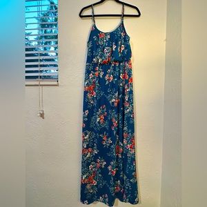 Flowy summer maxi dress. Floral, thin strap.